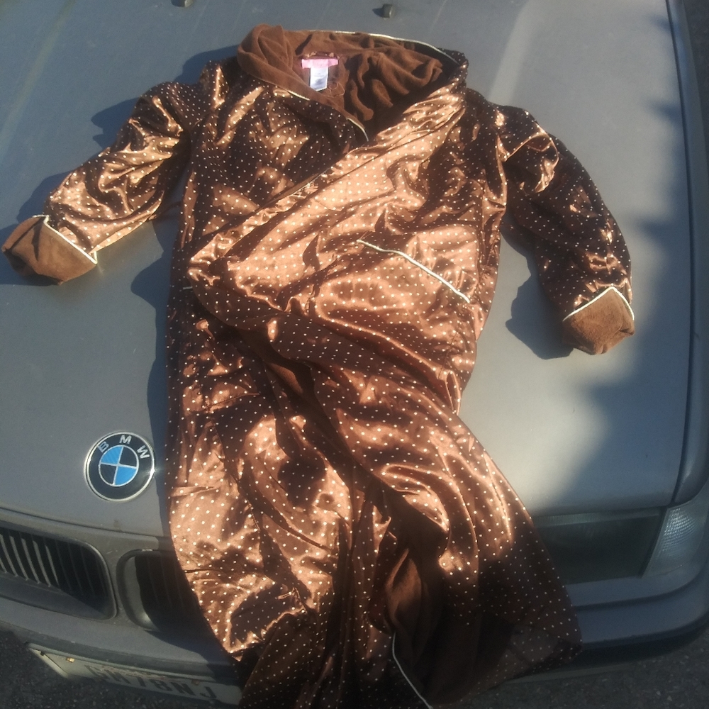 Ladies brown and white terry cloth robe